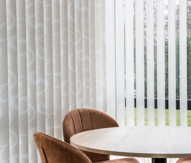 Habillez vos surfaces vitr&eacute;es avec des stores int&eacute;rieurs!